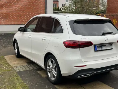 Gebraucht Mercedes B250e Advanced 163 PS (119 kW) 2023 Weiß Kleinwagen