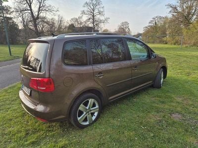 Gebraucht VW Touran Life 140 PS (102 kW) 2013 Braun Van / Kleinbus