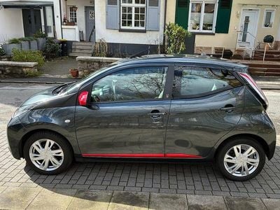 Gebraucht Toyota Aygo Team 69 PS (50 kW) 2018 Grau Kleinwagen