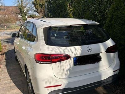 Gebraucht Mercedes B180 136 PS (100 kW) 2019 Weiß Van / Kleinbus