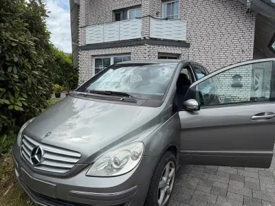 Gebraucht Mercedes B200 136 PS (100 kW) 2009 Grau Van / Kleinbus