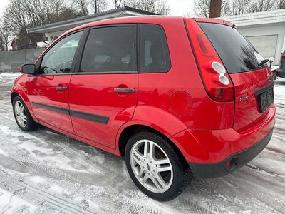 Rot Gebraucht 2006 Ford Fiesta Limousine | 1.600 € (Fairer Preis)