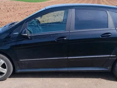 Gebraucht Mercedes B180 116 PS (85 kW) 2010 Schwarz Van / Kleinbus