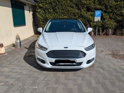 Weiß Gebraucht 2016 Ford Mondeo Titanium Limousine | 16.000 €