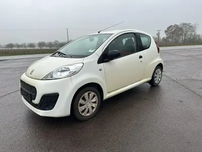 Gebraucht Peugeot 107 68 PS (50 kW) 2012 Weiß Kleinwagen