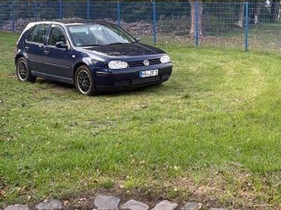 Blau Gebraucht 2001 VW Golf Basis Limousine | 900 € (Guter Preis)