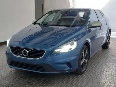 Gebraucht Volvo V40 R-Design 120 PS (88 kW) 2019 Bursting blue Limousine