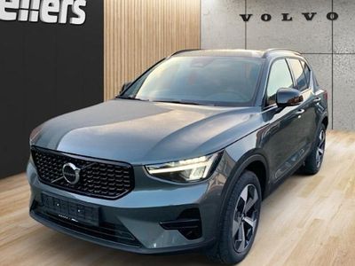 Neu Volvo XC40 Plus 163 PS (119 kW) 2025 Grün SUV