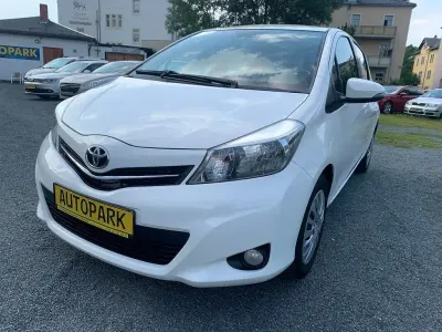 Gebraucht Toyota Yaris Life 99 PS (72 kW) 2012 Weiß Kleinwagen