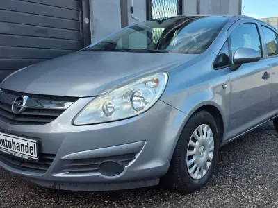 Usado Opel Corsa 80 HP (58 kW) 2007 Prateado Citadino