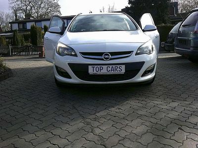 Gebraucht Opel Astra Selection 110 PS (80 kW) 2012 Schneeweiss/summitwhite/arctic Kombi