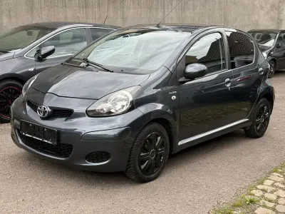 Gebraucht Toyota Aygo Edition 68 PS (50 kW) 2011 Grau Kleinwagen
