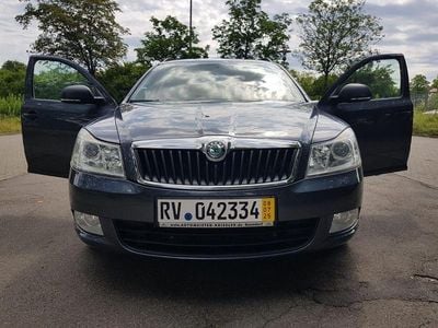 Gebraucht Skoda Octavia Ambition 122 PS (89 kW) 2011 Grau Kombi