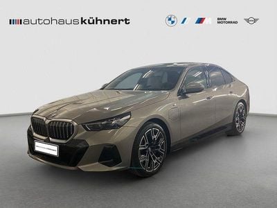 Gebraucht BMW 550e M Sport 489 PS (359 kW) 2025 Oxidgrau ii metallic Limousine