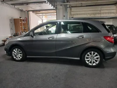 Gebraucht Mercedes B180 109 PS (80 kW) 2014 Grau Van / Kleinbus