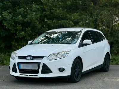 Gebraucht Ford Focus 140 PS (102 kW) 2011 Weiß Kombi