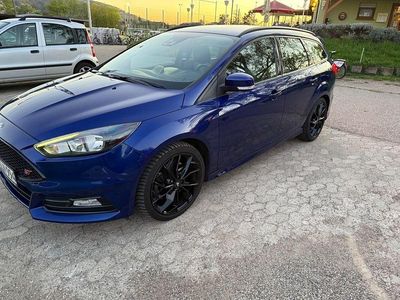 Gebraucht Ford Focus ST 250 PS (183 kW) 2017 Blau Limousine
