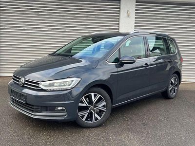 Grau Gebraucht 2020 VW Touran Highline Van / Kleinbus | 17.900 € (Guter Preis)