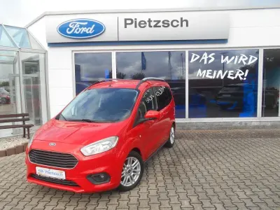 Gebraucht Ford Tourneo Courier Titanium 101 PS (74 kW) 2019 Rot Van / Kleinbus
