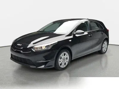 Usata Kia Ceed Comfort 101 CV (74 kW) 2024 Nero Utilitaria