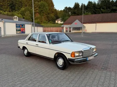 Gebraucht Mercedes 200 109 PS (80 kW) 1984 Weiß Limousine