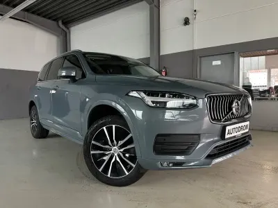 Gebraucht Volvo XC90 Momentum 235 PS (172 kW) 2022 Grau SUV