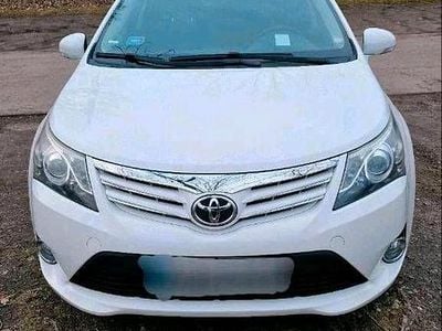 Gebraucht Toyota Avensis 132 PS (97 kW) 2013 Weiß Kombi