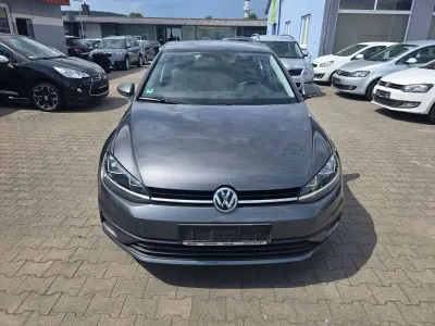 Gebraucht VW Golf VII Trendline 116 PS (85 kW) 2017 Indiumgrau metallic Kleinwagen