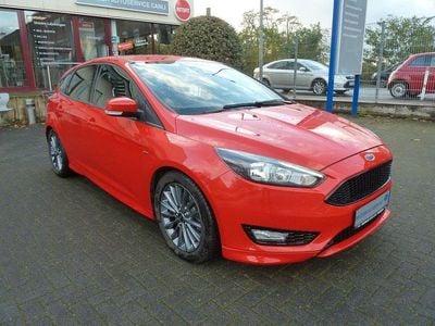 Rot Gebraucht 2018 Ford Focus ST-Line Limousine | 12.999 € (Guter Preis)
