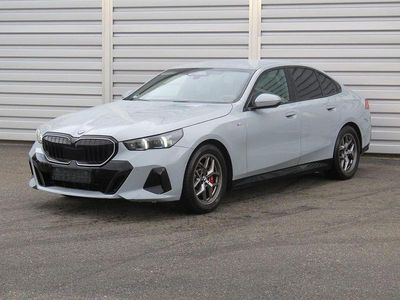 Gebraucht BMW 520 M Sport 190 PS (139 kW) 2023 Brooklyn grau (metallic) Limousine