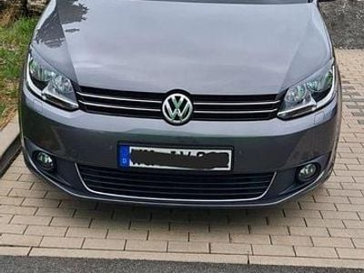 Grau Gebraucht 2014 VW Touran Cup Van / Kleinbus | 12.000 € (Etwas zu teuer)