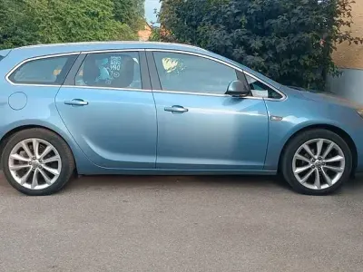 Gebraucht Opel Astra Sport 140 PS (102 kW) 2010 Blau Limousine