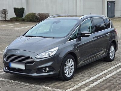 Grau Gebraucht 2017 Ford S-MAX Titanium Van / Kleinbus | 9.500 € (Guter Preis)