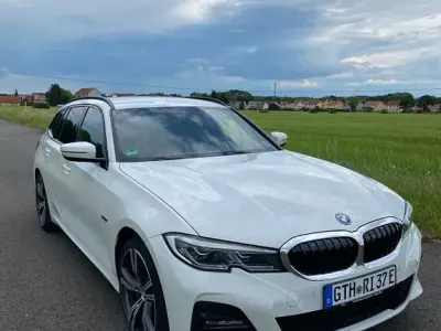 Gebraucht BMW 330e Performance 292 PS (214 kW) 2022 Weiß Kombi