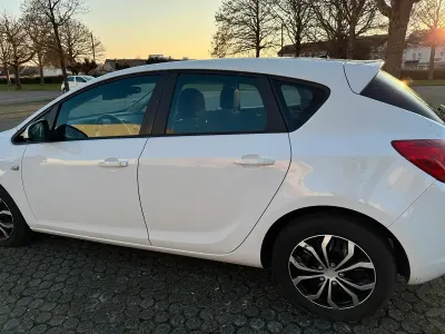 Gebraucht Opel Astra 64 PS (47 kW) 2010 Weiß Kleinwagen