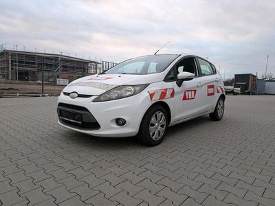 Weiß Gebraucht 2009 Ford Fiesta Kleinwagen | 2.000 € (Guter Preis)