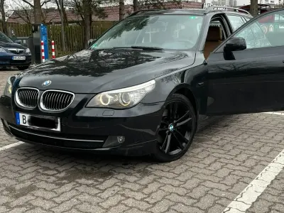 Gebraucht BMW 523 190 PS (139 kW) 2008 Schwarz Kombi