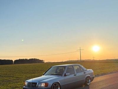 Gebraucht Mercedes 190 122 PS (89 kW) 1991 Silber Limousine
