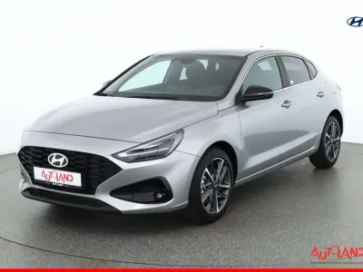 Neu Hyundai i30 140 PS (102 kW) 2025 Shimmeringsilvermet. Limousine