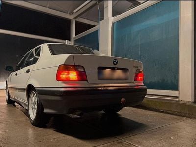 Usata BMW 316 Basis 100 CV (73 kW) 1993 Bianco Berlina