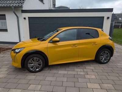 Gebraucht Peugeot e-208 Allure 100 kW (136 PS) 2021 Gelb Kleinwagen