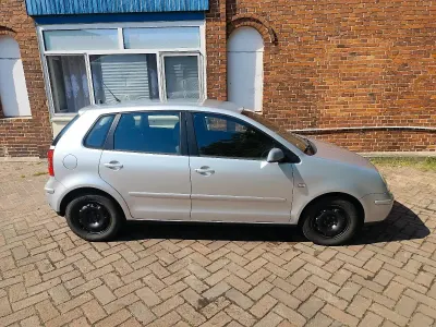 Gebraucht VW Polo 64 PS (47 kW) 2005 Silber Kleinwagen