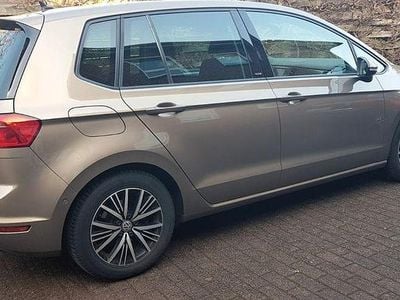 Gebraucht VW Golf Sportsvan Allstar 150 PS (110 kW) 2017 Gold Van / Kleinbus