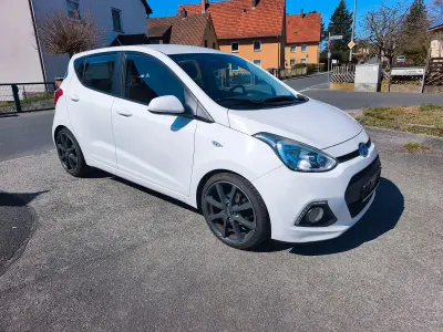 Gebraucht Hyundai i10 Style 67 PS (49 kW) 2015 Weiß Kleinwagen