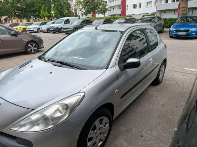 Gebraucht Peugeot 206+ 75 PS (55 kW) 2009 Silber Kleinwagen