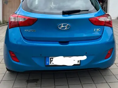 Gebraucht Hyundai i30 Trend 135 PS (99 kW) 2016 Blau Limousine
