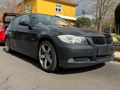 Gebraucht BMW 320 130 PS (95 kW) 2007 Schwarz Kombi
