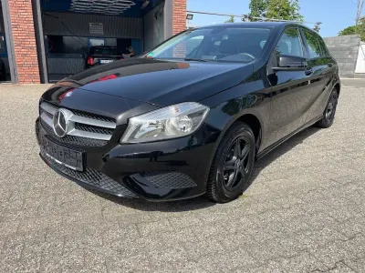 Gebraucht Mercedes A180 122 PS (89 kW) 2015 Schwarz Limousine