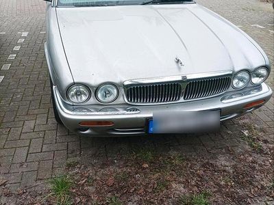 Jaguar XJ8