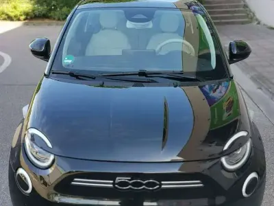 Gebraucht Fiat 500e La Prima 86 kW (118 PS) 2022 Schwarz Limousine